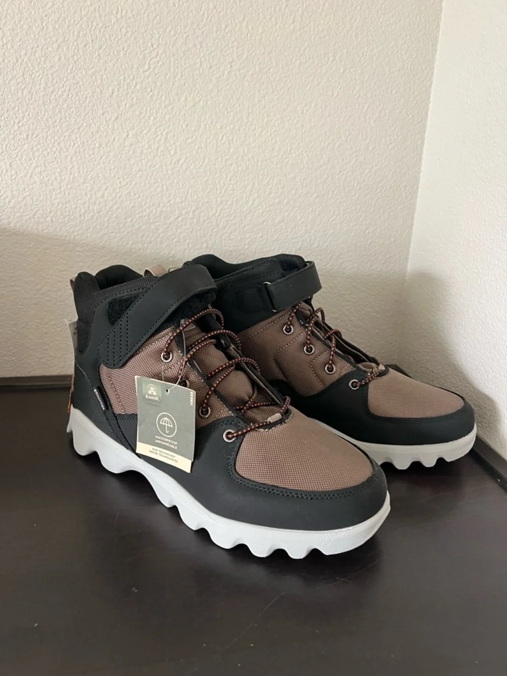 Kamik Men’s Fossil Lynx Waterproof Lace up Boots Size 8